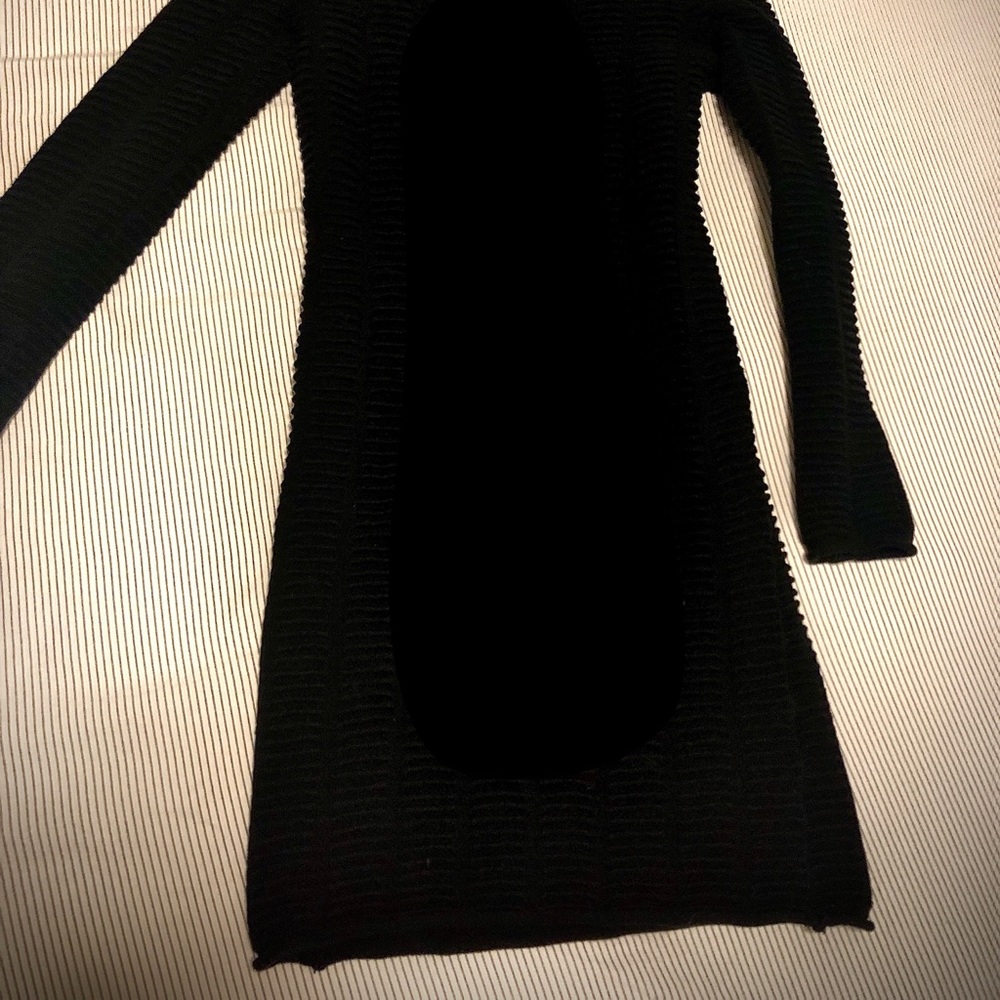 Fitted long-sleeve black dress